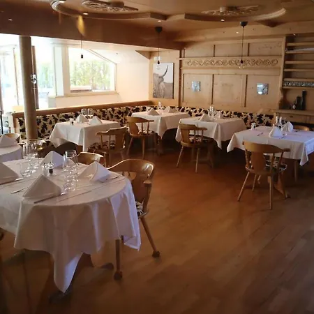 Touristen-chalet Szálloda